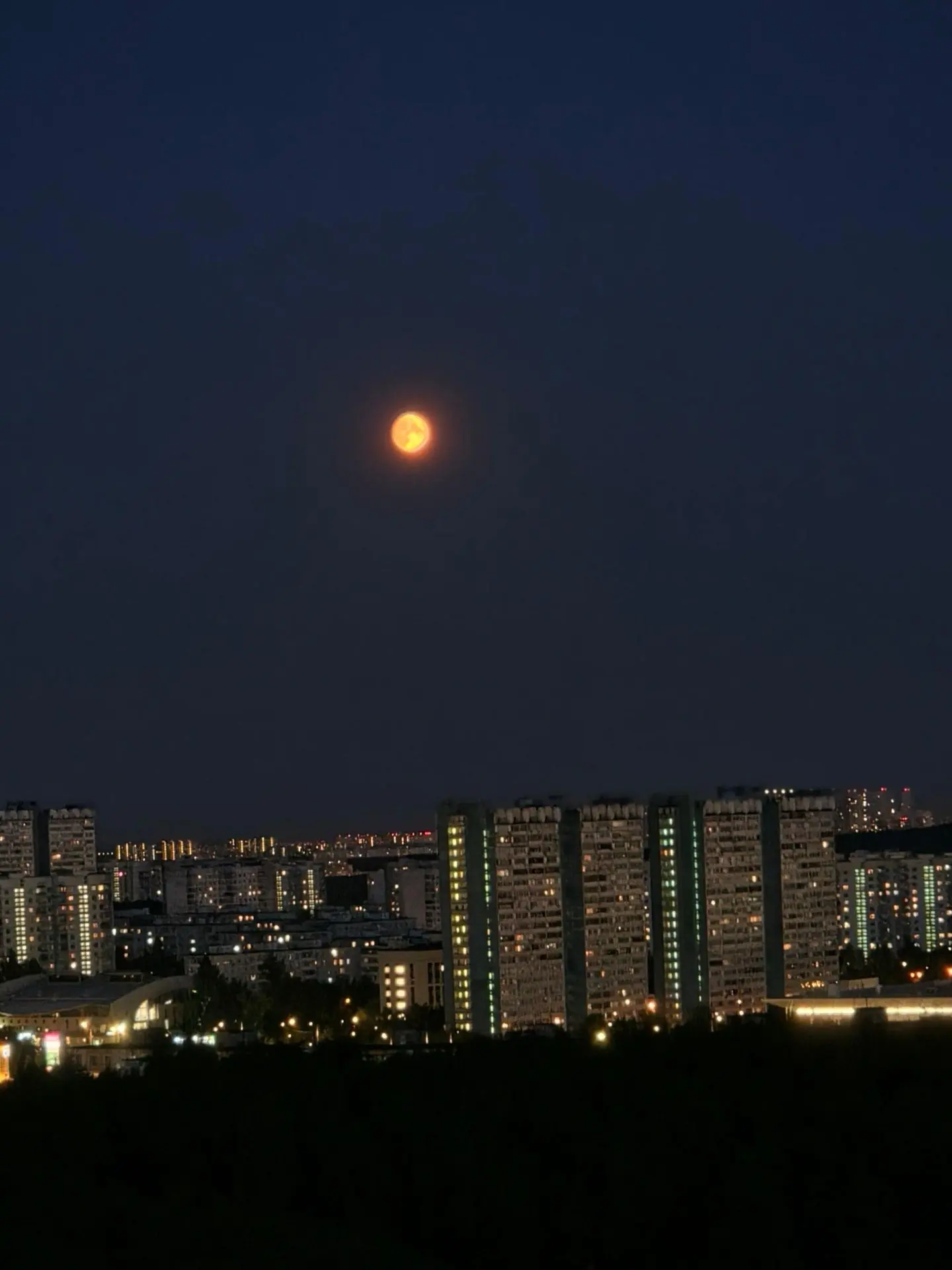 🤩 «Оленья» Луна взошла над Москвой.