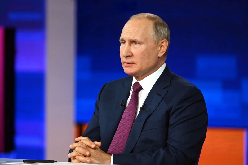 Россия не отступит: кому и какой сигнал Путин послал на съезде «Единой России» В Москве...