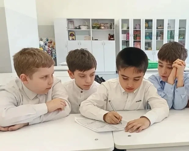 🌟 Учащиеся 3 «з» класса приняли активное участие в увлекательной игре-викторине  «Космос зовёт»  🌠 У