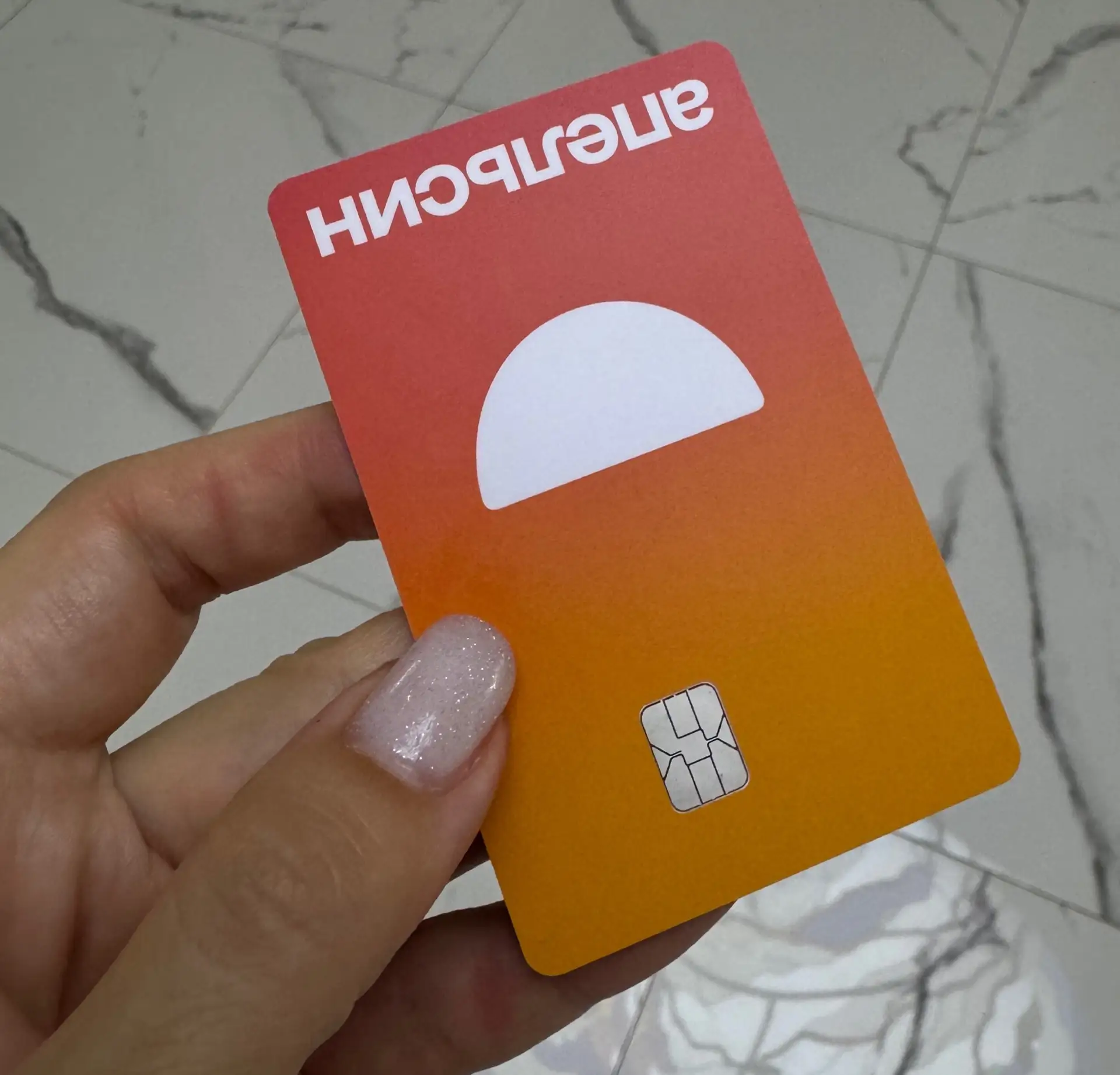 Вчера в пятерочке меня развели на оформление карты АПЕЛЬСИН 🍊 

Думаю, ладно альфа банка у меня еще