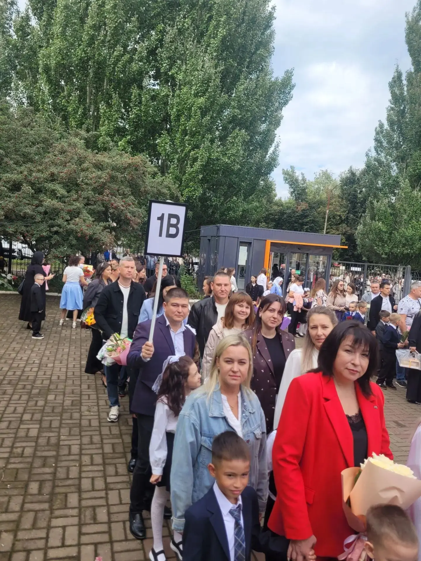 Первое сентября — это особенный праздник, который объединяет поколения, открывает двери...