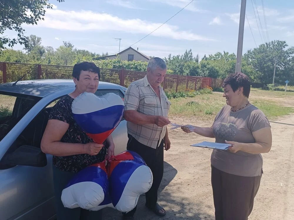 11 июня в рамках празднования Дня России специалисты культуры провели на территории магазина "Радуга