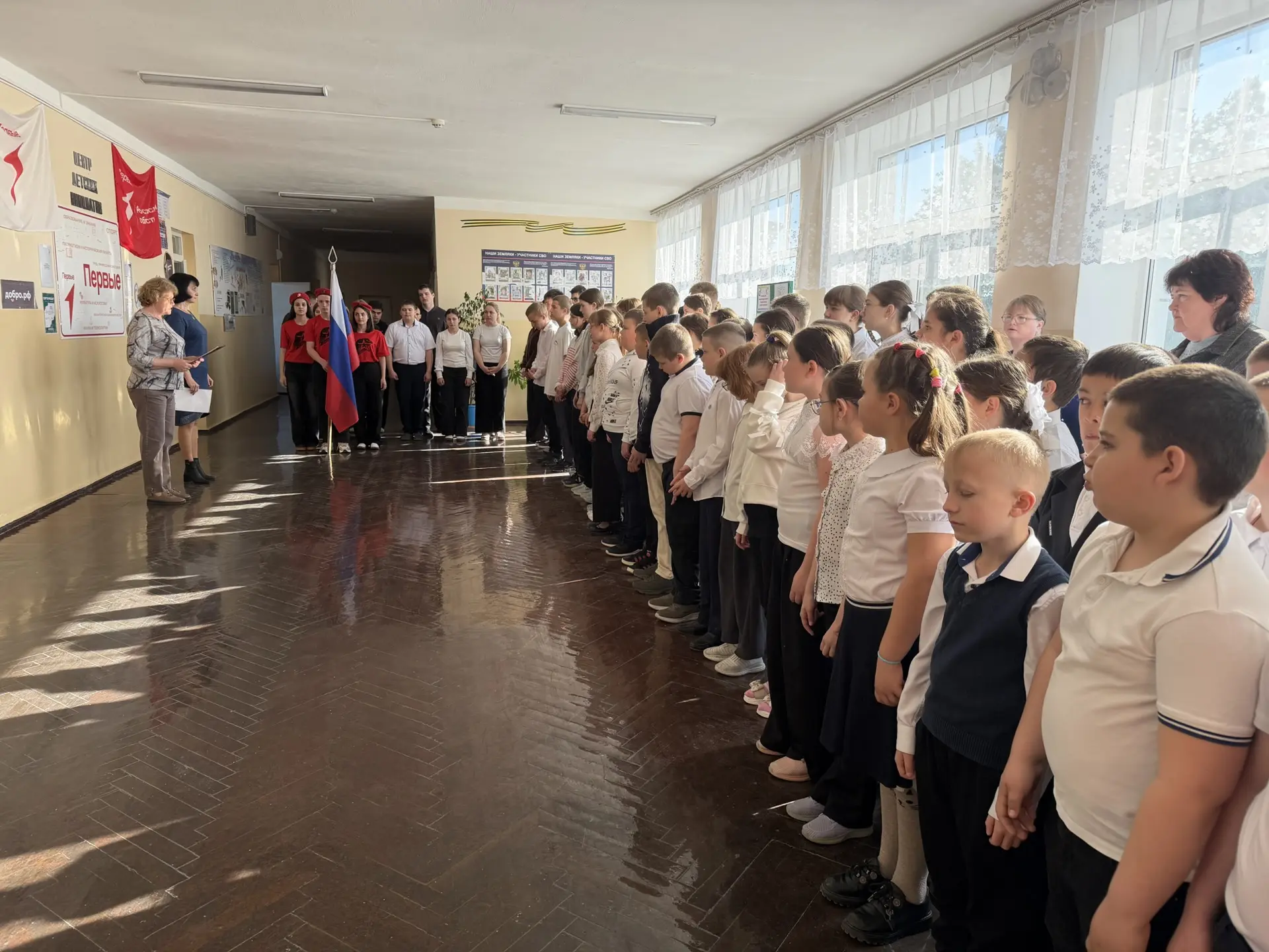 🔔 Утро понедельника 27 апреля 2026 года в нашей школе традиционно началось с торжестве...