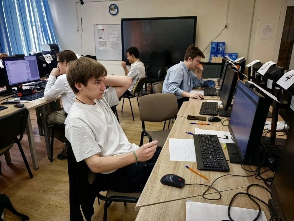 Каждый год учащиеся 10 ИТ-классов в рамках ИТ-каникул пишут пробные ЕГЭ по основным предметам: русск