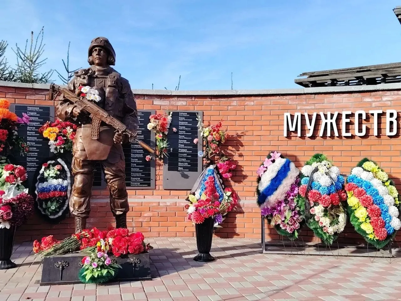 🔊Тысячи жителей Тары простились с волонтёрами, погибшими в зоне СВО