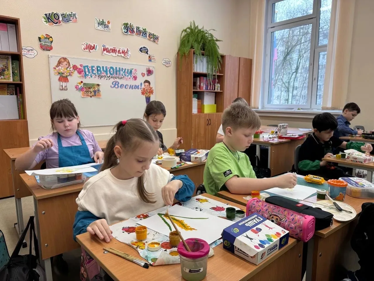 🌸 Активисты Движения Первых и волонтёры отряда «РИТМ» подарили учителям праздник!🌷  На этой неделе н