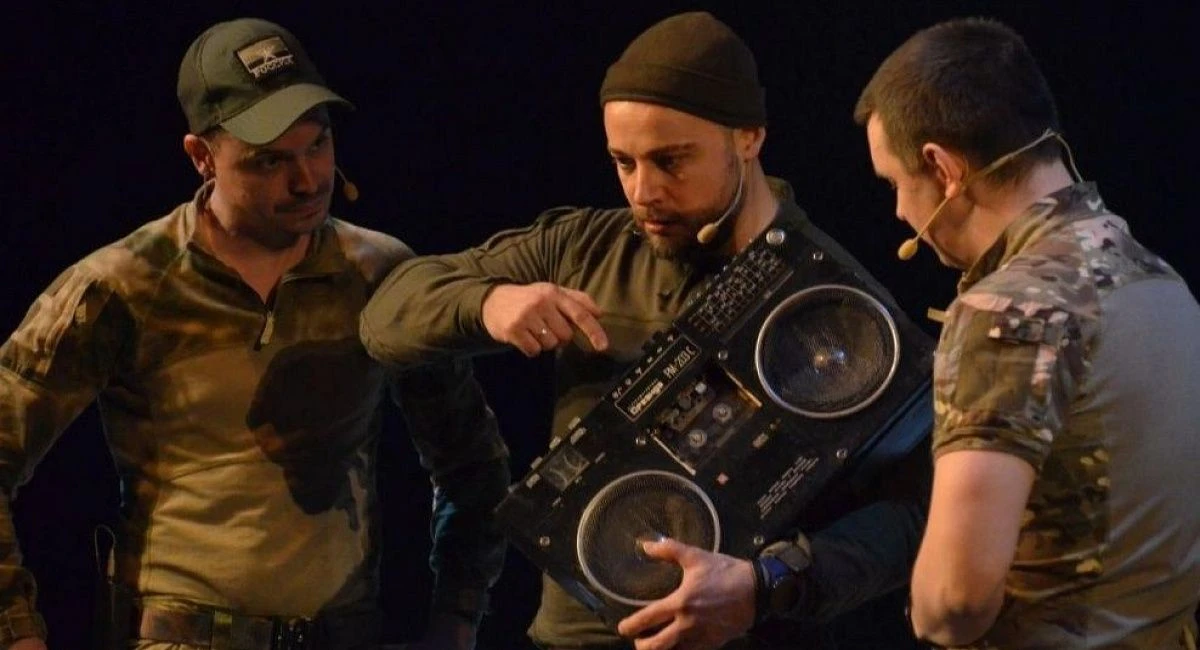 Военнослужащие ВВО и семьи участников СВО посетили спектакль «Фуга ля минор»