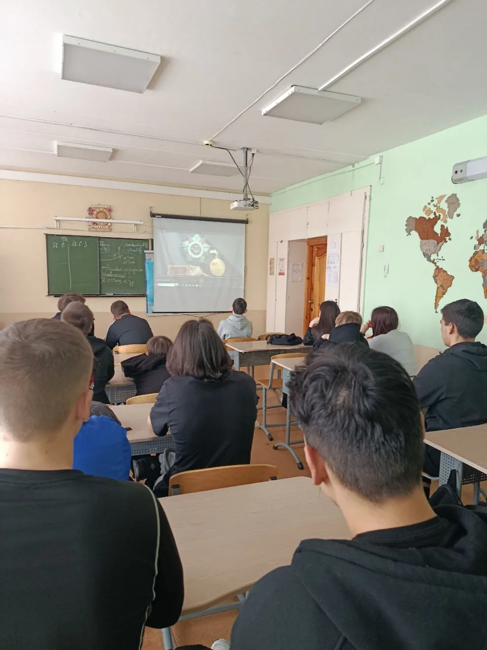 12 февраля в 10 классе состоялся Урок Мужества под названием «Будем жить и помнить».