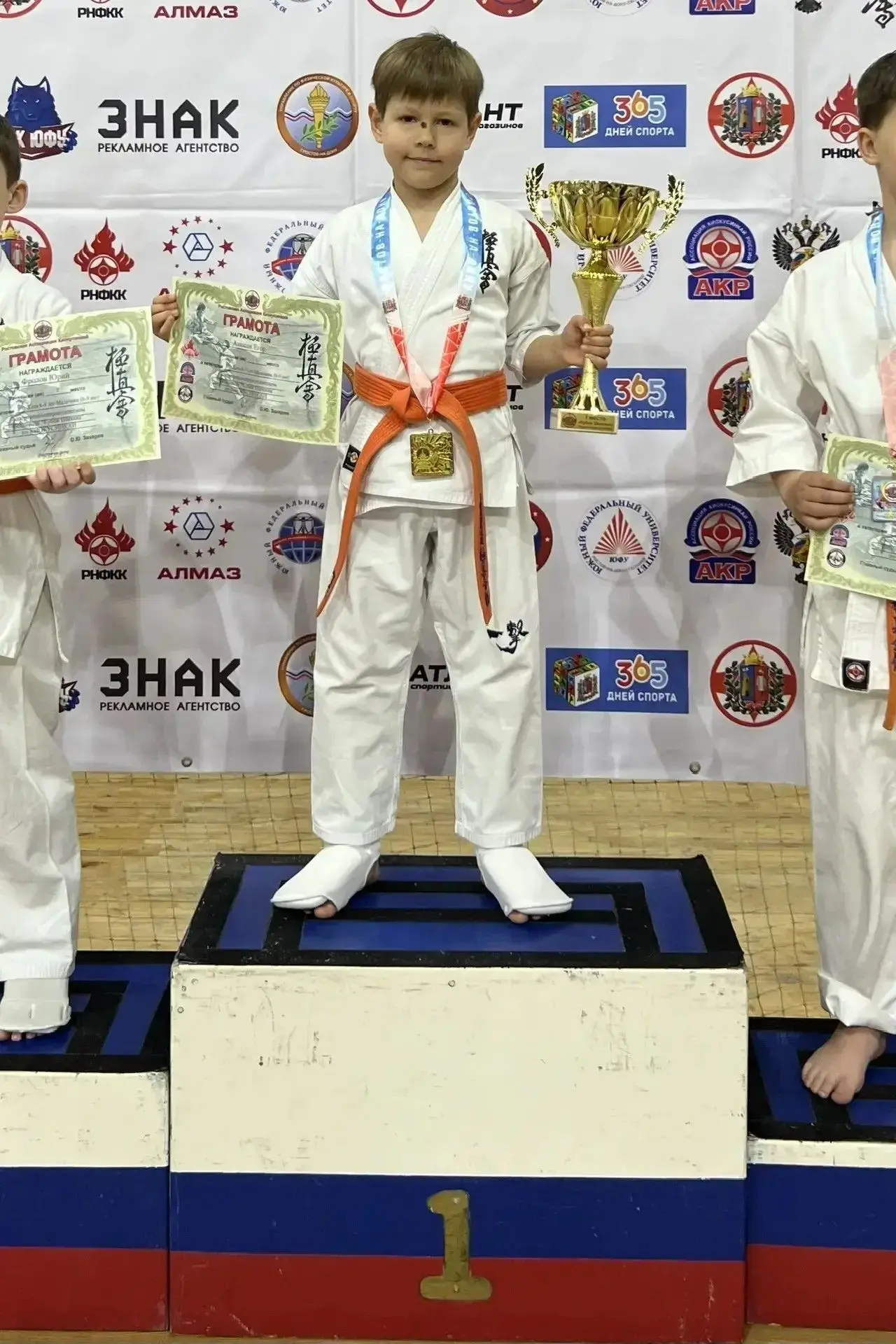 Гордимся нашими чемпионами!  Сегодня мы хотим поздравить нашего юного героя, Егора Амосова, ученика 