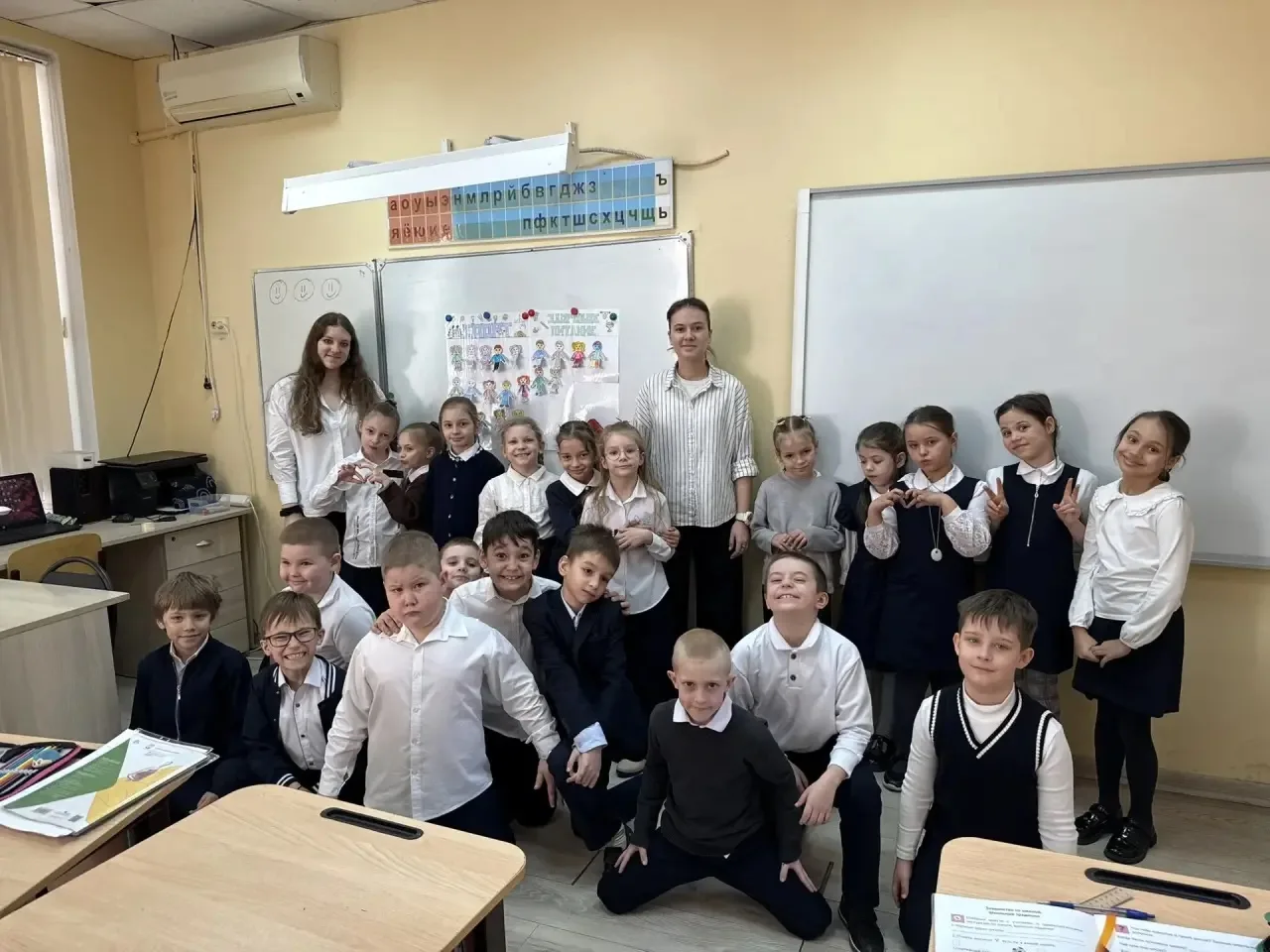Активистки отряда «Здоровое поколение» Федосова Полина и Шульга Анна провели в начальной школе мероп