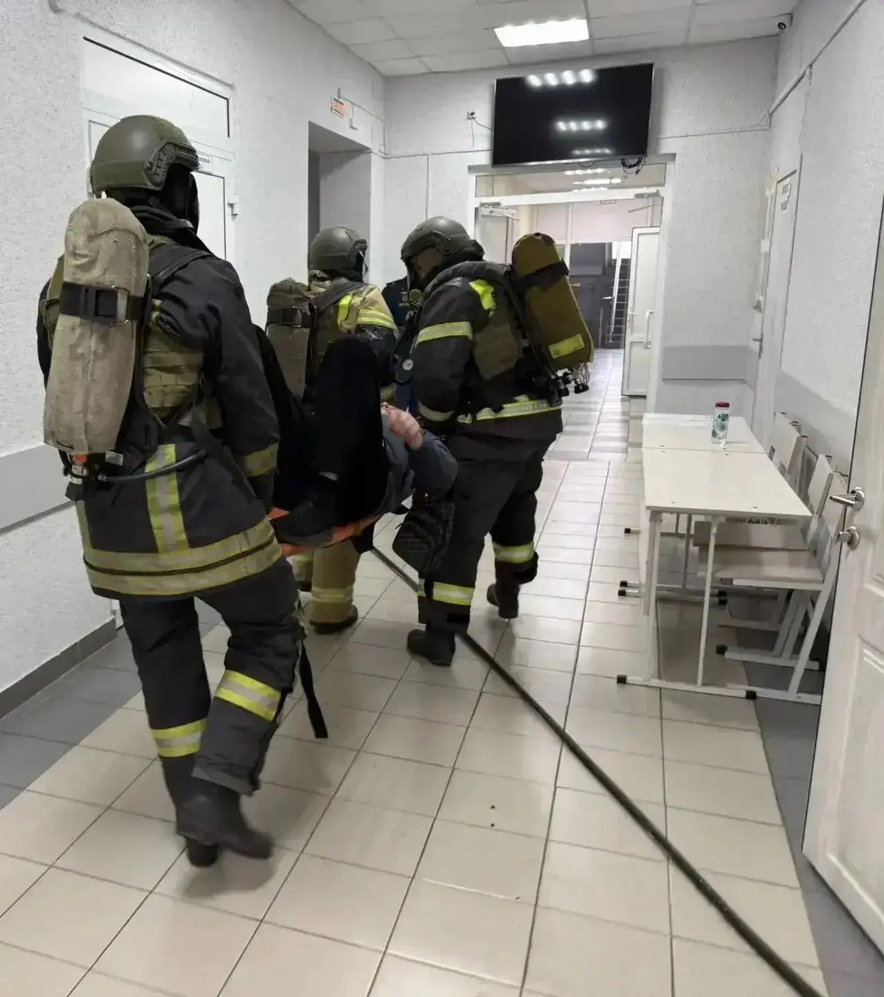В МОУ "СОШ № 60" г. Магнитогорска по ул. Казакова, дом 14 прошла антитеррористическая тренировка

16