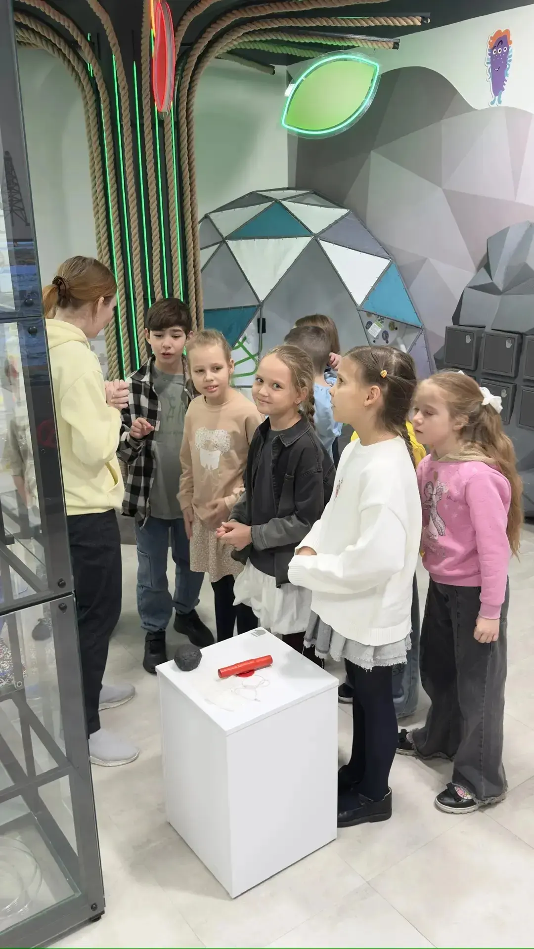 🔬✨ Весело, познавательно и очень интересно прошла интерактивная экскурсия в Детский музейный центр «