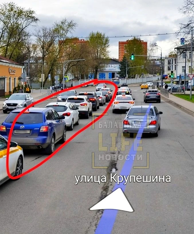 Чем дальше, тем страшнее. Сначала с этого перекрёстка исчезли таблички - направление движения по пол