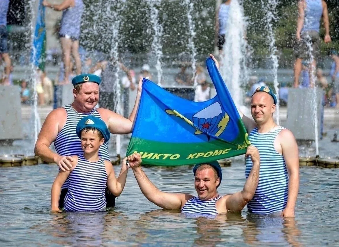 ⛲ В этом году фонтаны в Нижнем Новгороде на День ВДВ не планируют отключать.

Однако 2 августа за по