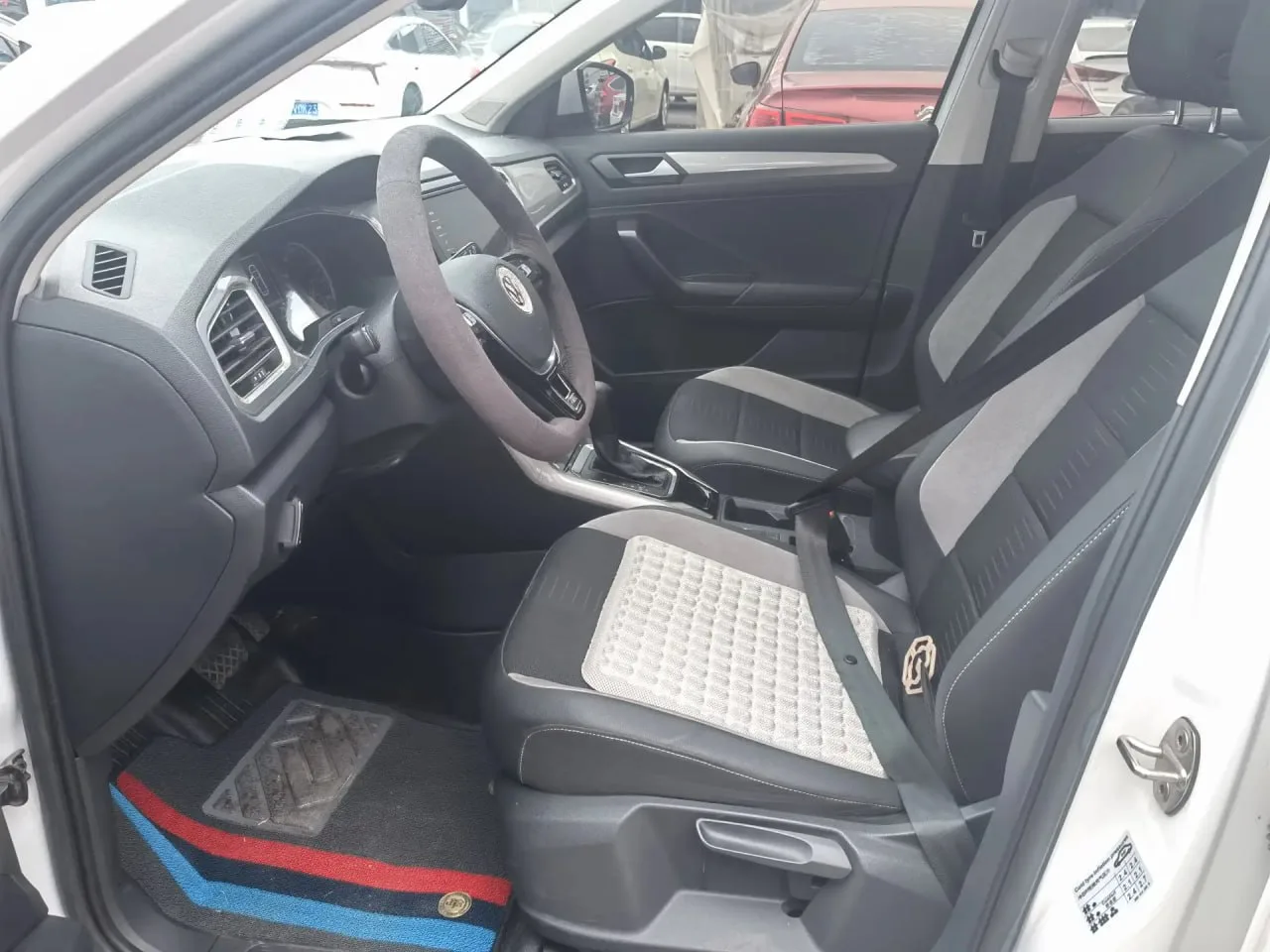 VOLKSWAGEN T-ROC TSI 280TSI Luxury под заказ из Китая!  • дата выпуска в Китае - 2023/01 • 1.4 л. бе