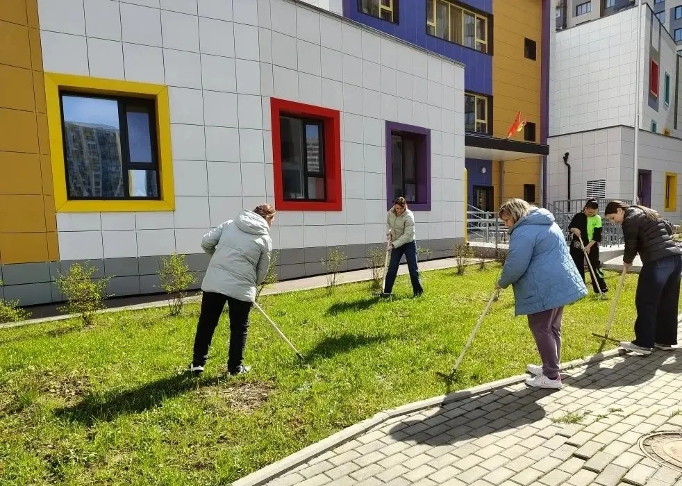 В дошкольном отделении «Мечта» успешно прошел Всероссийский субботник. 🍀🍀🍀 Сотрудники учреждения при