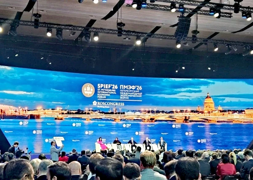Президент России Владимир Владимирович Путин выступает на пленарном заседании ПМЭФ 2026.