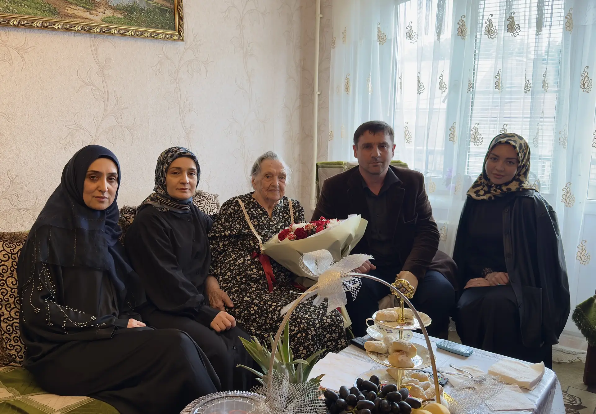 🎂 Жительнице блокадного Ленинграда Елене Сорокиной исполнилось 95 лет  Коллектив территориального уп