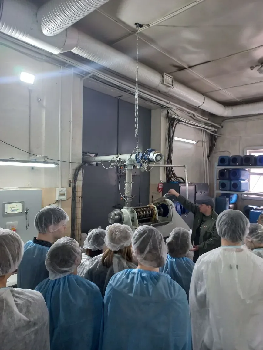 Десятиклассники нашей школы побывали на Бийском предприятии ООО «Специалист», которое производит про