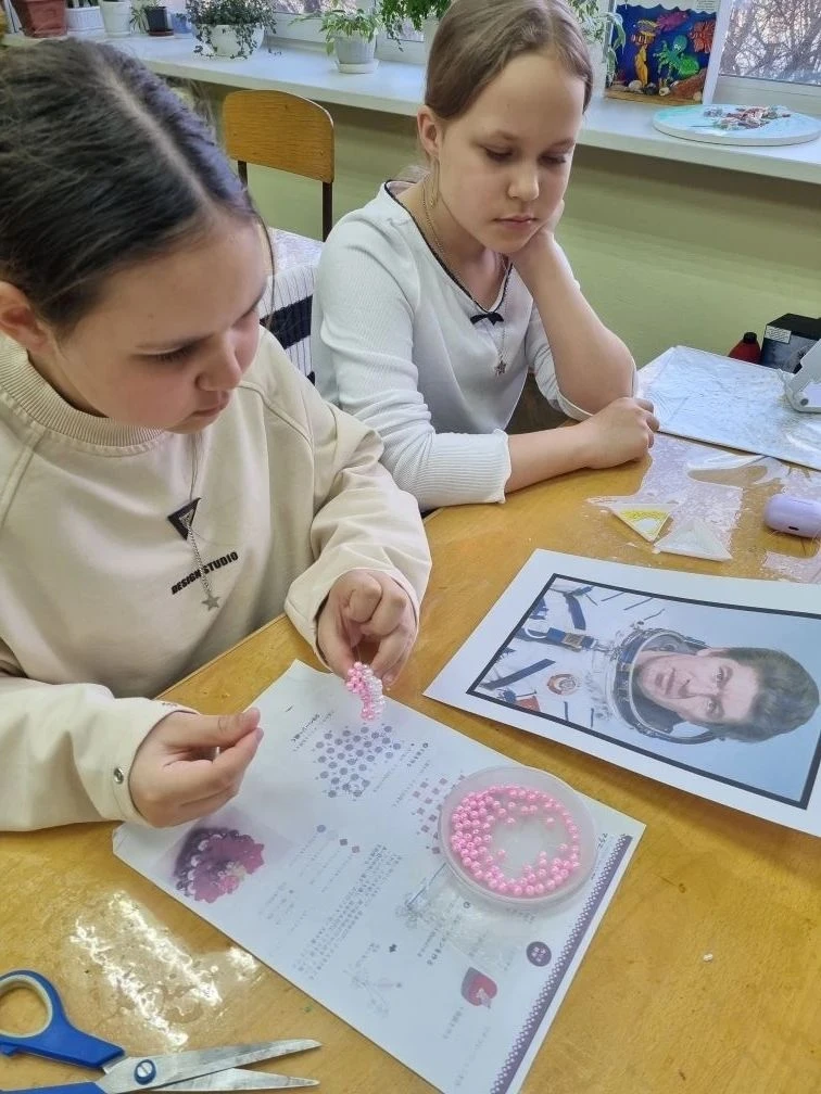 Быть первым в мире - это очень трудно, но и очень почетно! Первым в космос полетел Юрий...