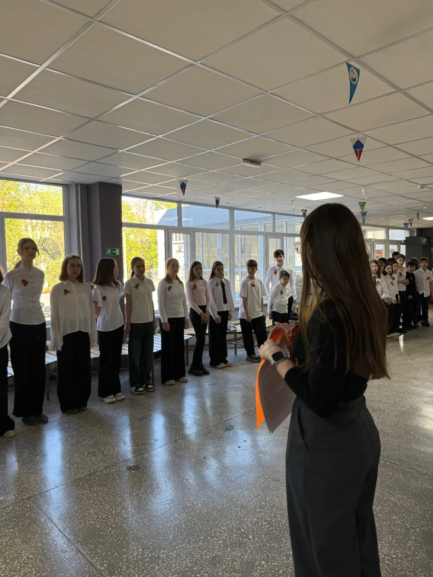 🌸Новая весенняя неделя!   🇷🇺27 апреля в школе прошли торжественные церемонии поднятия флага России и