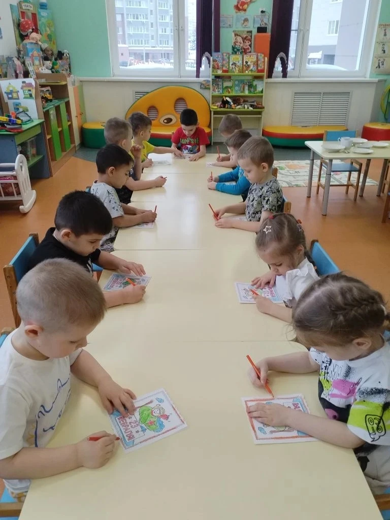 🇷🇺Весёлый праздник защитников у дошколят!  Продолжаем рассказывать о праздничных мероприятиях, приур