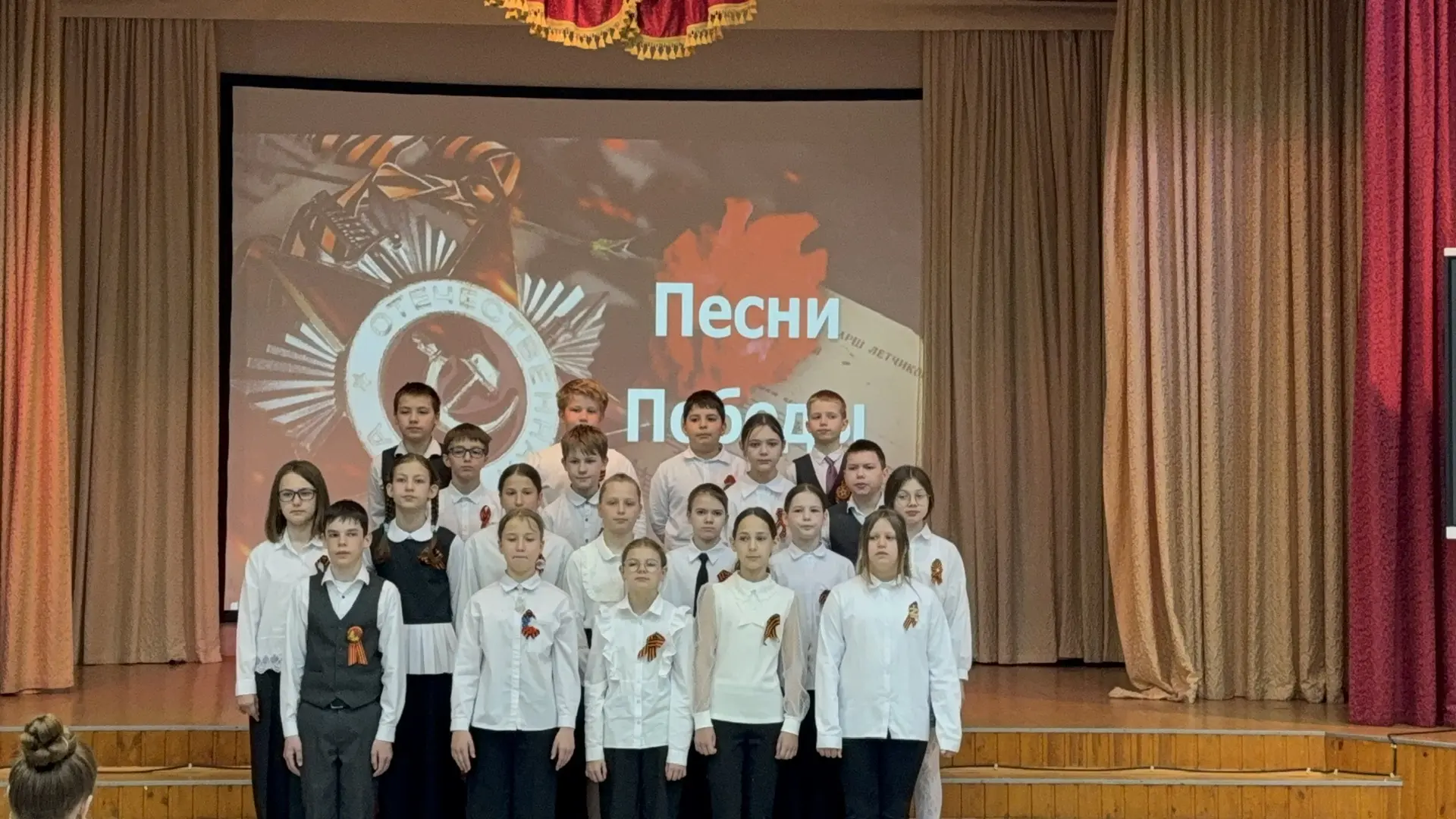 «Великие песни Победы»: Настоящая битва хоров в начальной школе! 🎤🎶✨    В нашей #Школе30 состоялось 