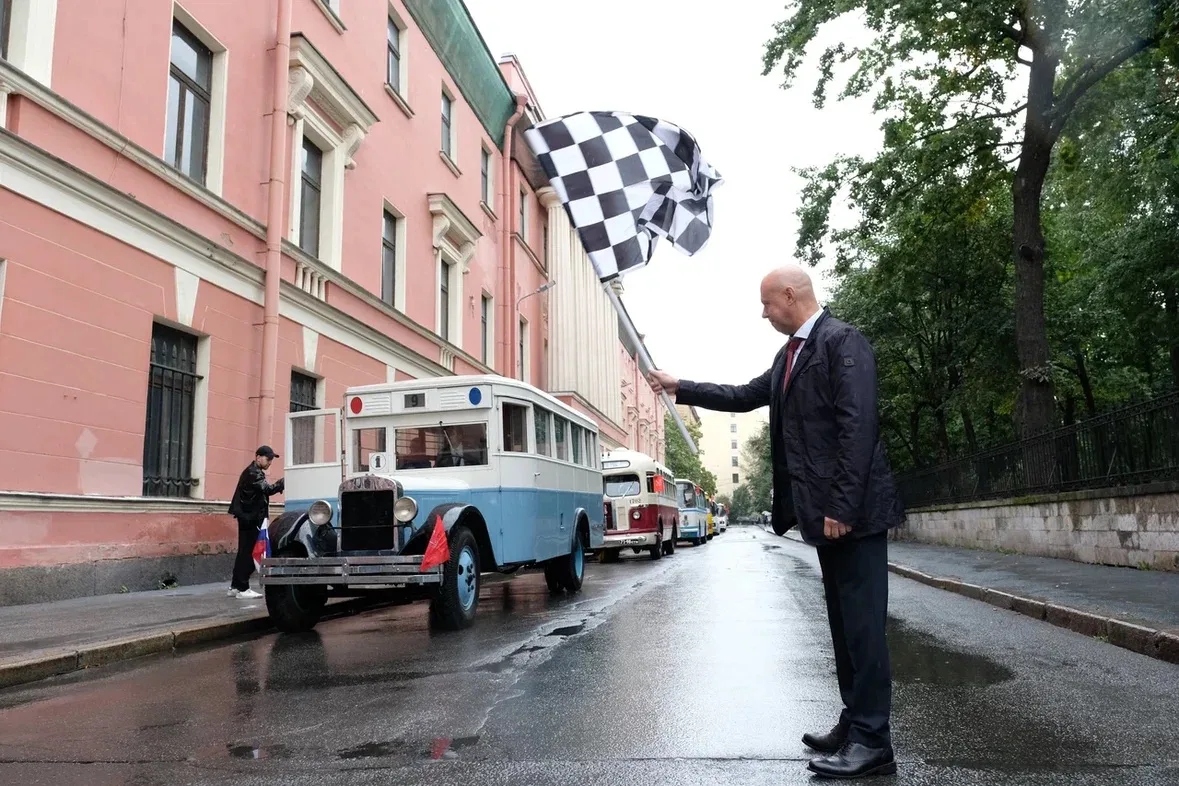 Продолжаем торжества в честь 100-летия открытия регулярного автобусного движения в горо...