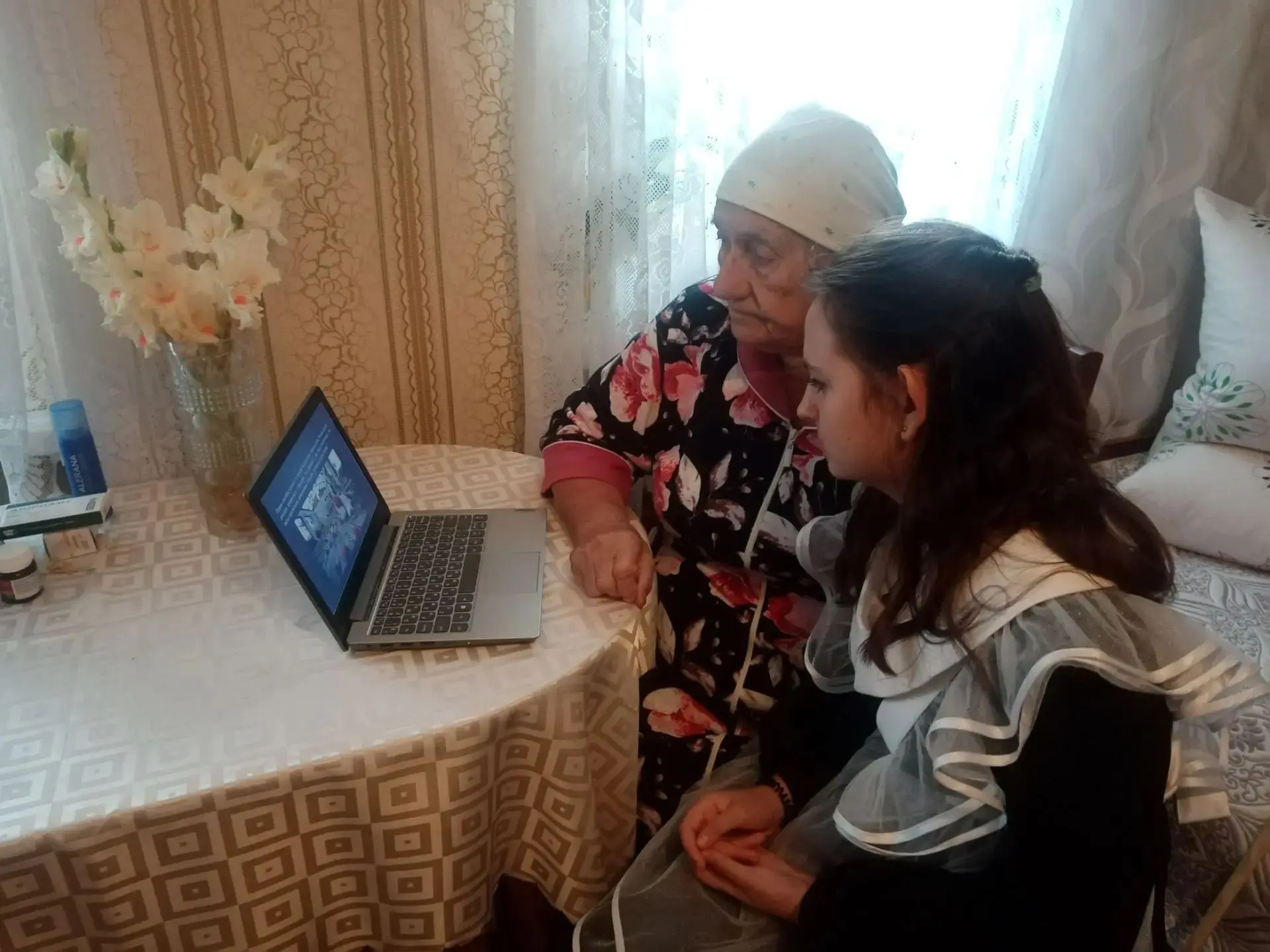 Социальные работники организовали на дому у получателей социальных услуг комплексного ц...