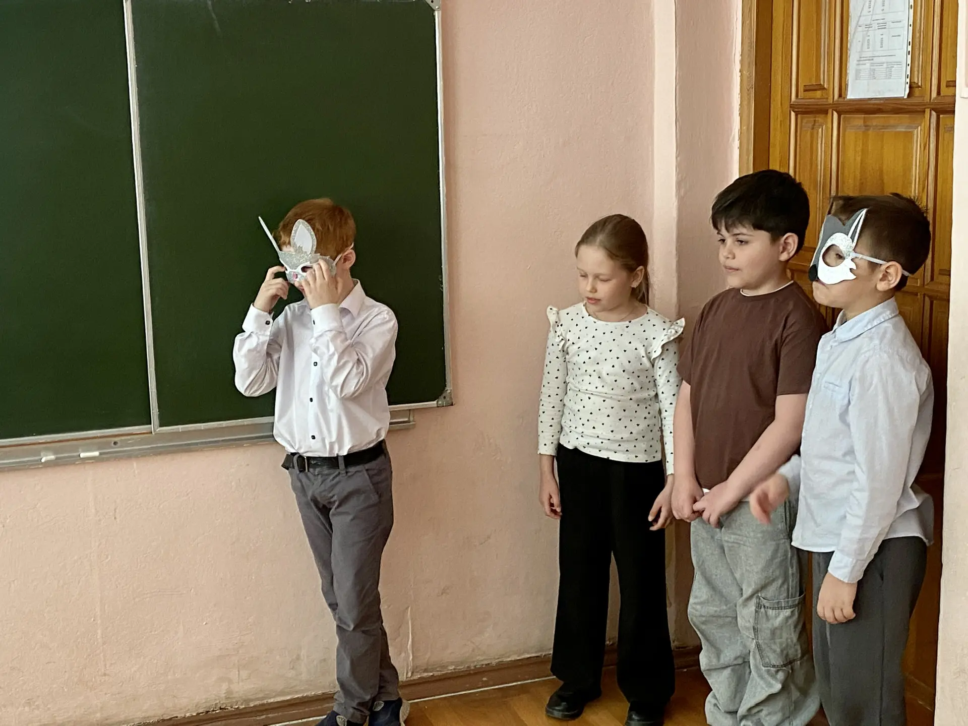 Сегодня отмечается всемирный день театра.   Всемирный день театра — праздник всех театральных деятел