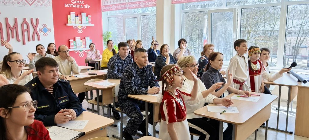 Один диктант — два континента! Как 40-я школа объединила весь мир вокруг родного слова 🌍✍  Ака уйăхĕ