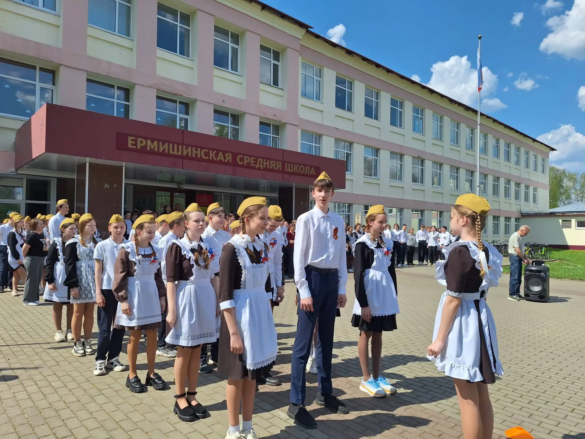 ⭐✨🌟 Сегодня в нашей школе прошел «Смотр строя и песни», посвящённый 81-й годовщине Поб...