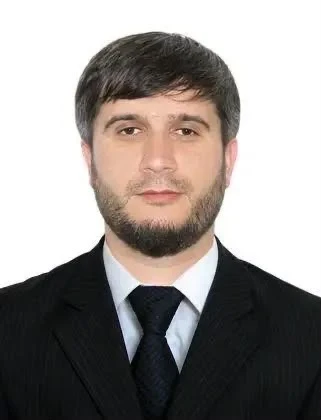 На должность начальника отдела архитектуры и ЖКХ Администрации района назначен  Исаев А...
