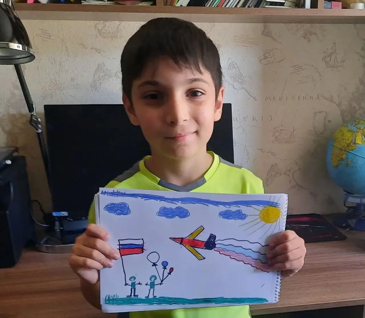 Учащиеся нашей школы приняли участие в онлайн-флешмобе «Цвета Российского флага»