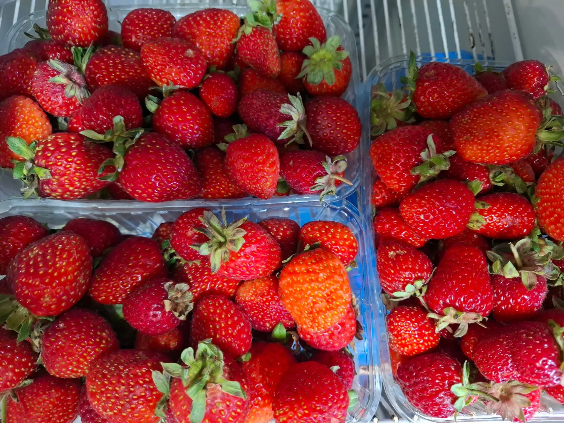 Клубничка в наличии на Глазунова и Донковцева 🍓