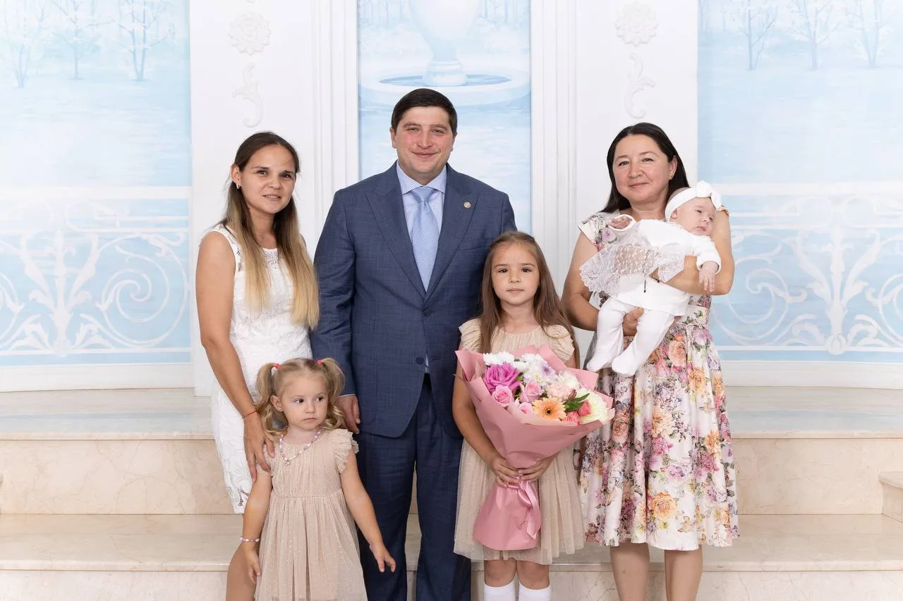 👨‍👩‍👧 В Нижнекамске поздравили новые многодетные семьи