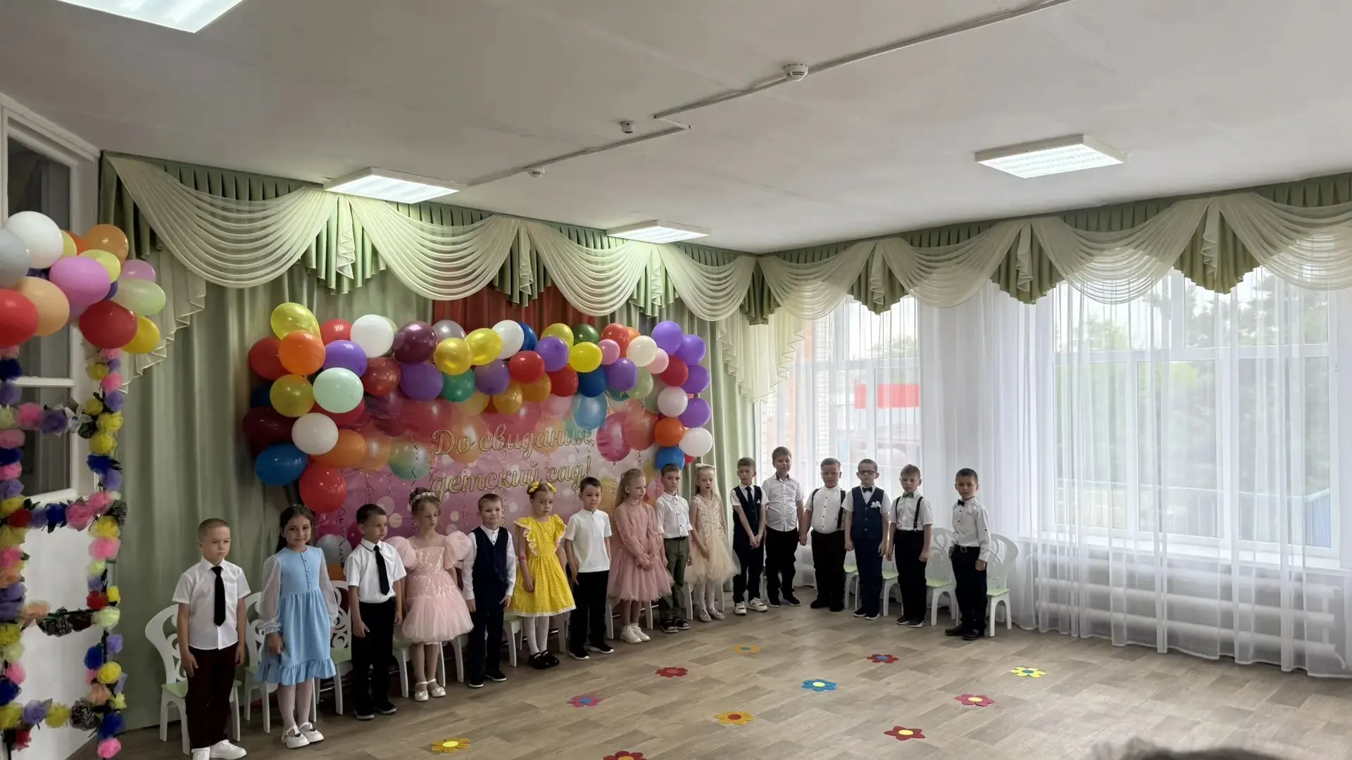 Вот и пролетели беззаботные годы дошкольного детства. Сегодня простились с родными стен...