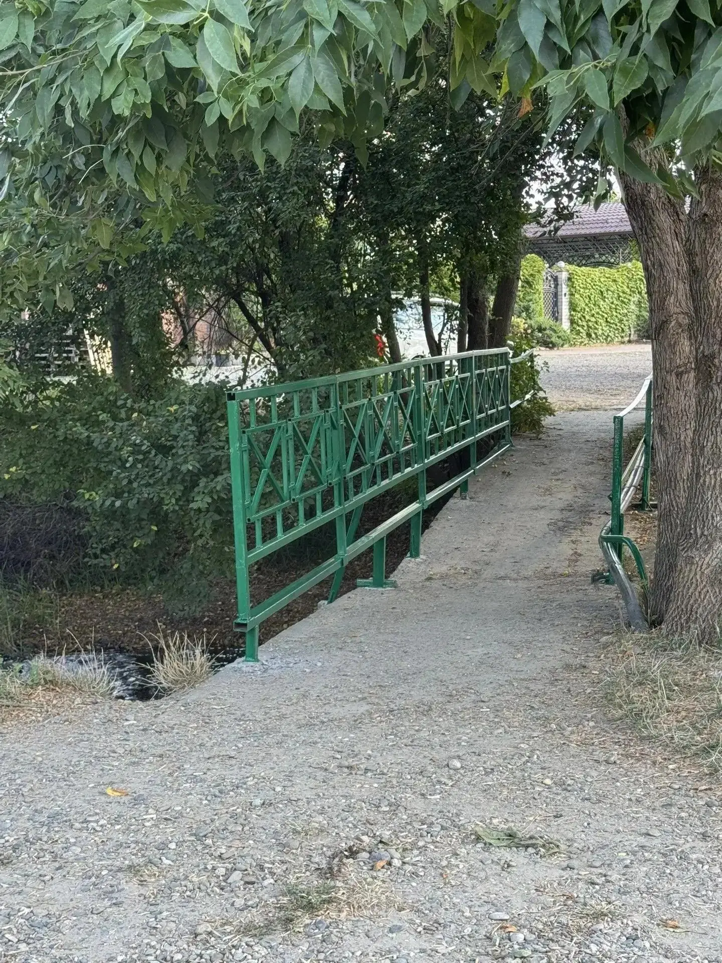 В Белореченске привели в порядок пешеходный мост в микрорайоне «Северный»
