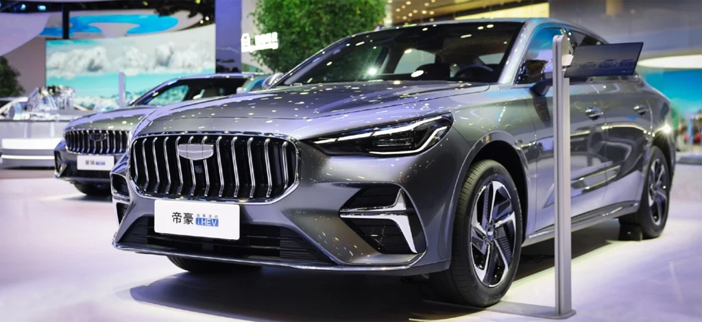 🏆 Geely Emgrand стал самым экономичным гибридом в мире  На Пекинском автосалоне дебютировал седан Ge