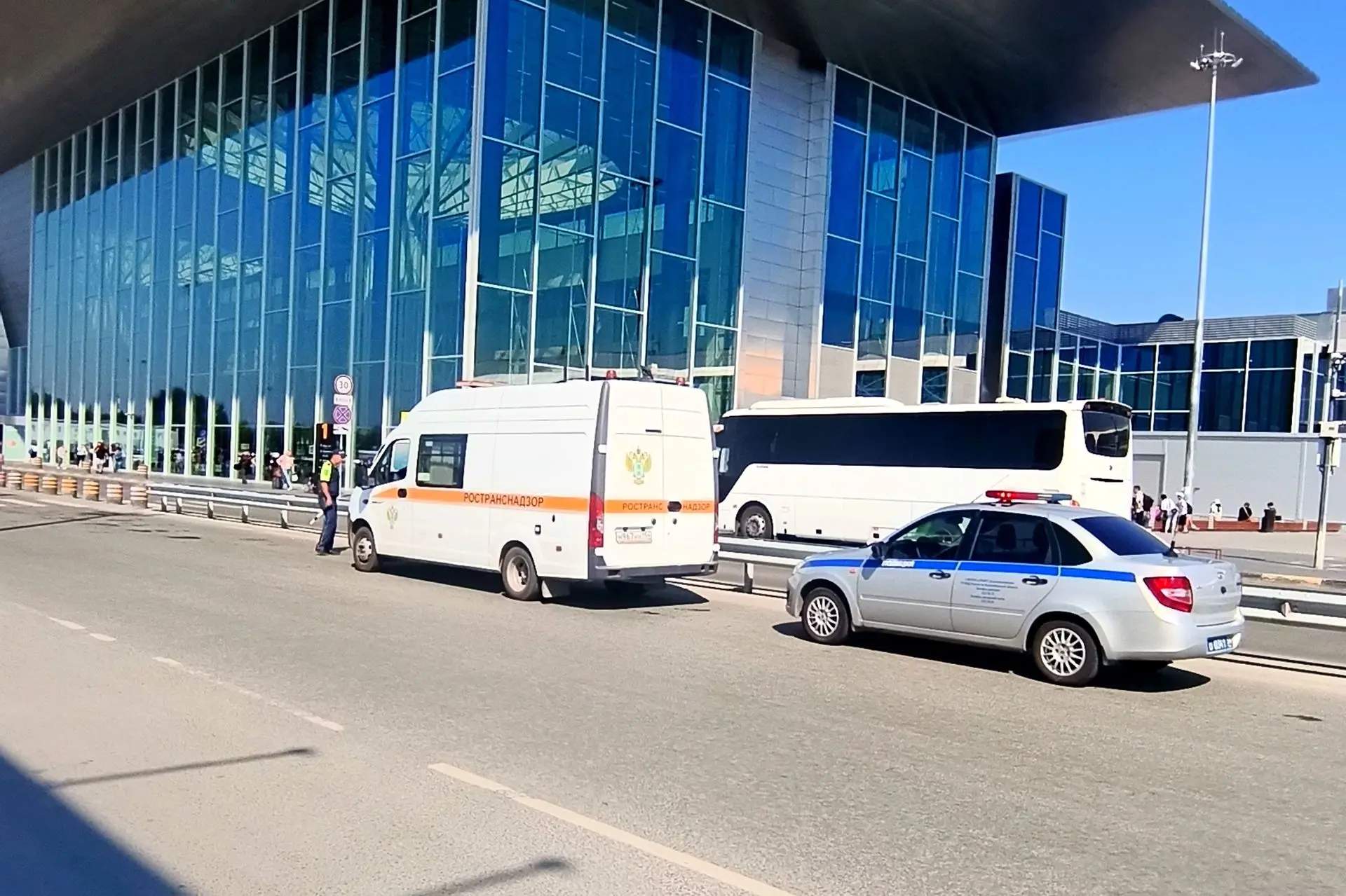 Рейд против нелегальных перевозчиков прошел на территории Международного аэропорта им. А.И. Покрышки