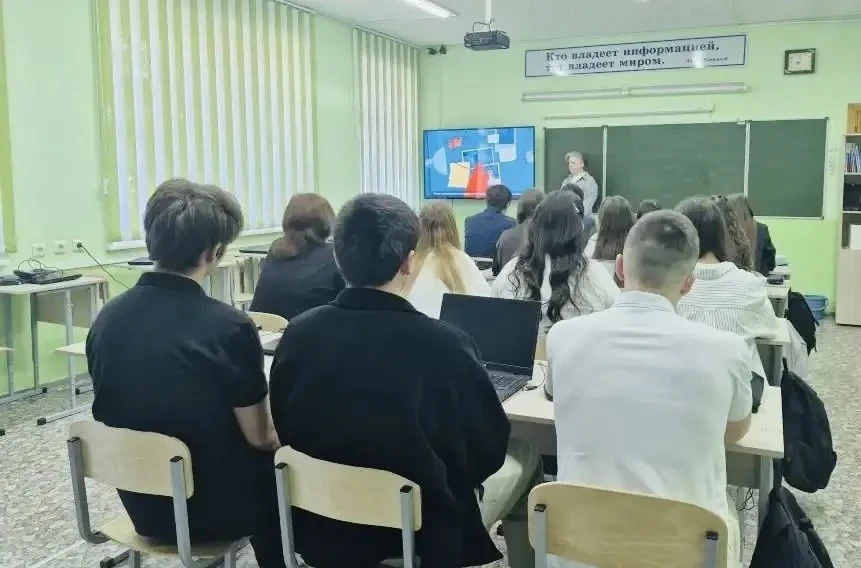 📱 Гимназисты осваивают цифровую безопасность: урок по теме «Подозрительные звонки»  В нашей гимназии