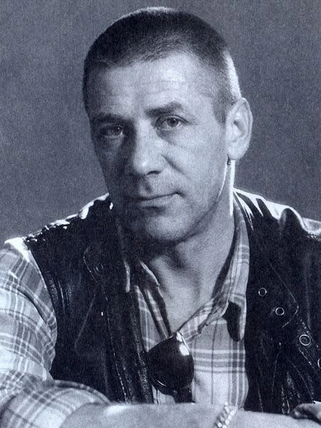 Не могу ненавидеть тех, кто меня предал, — это их собачье дело. Просто эти люди становятся мне безра