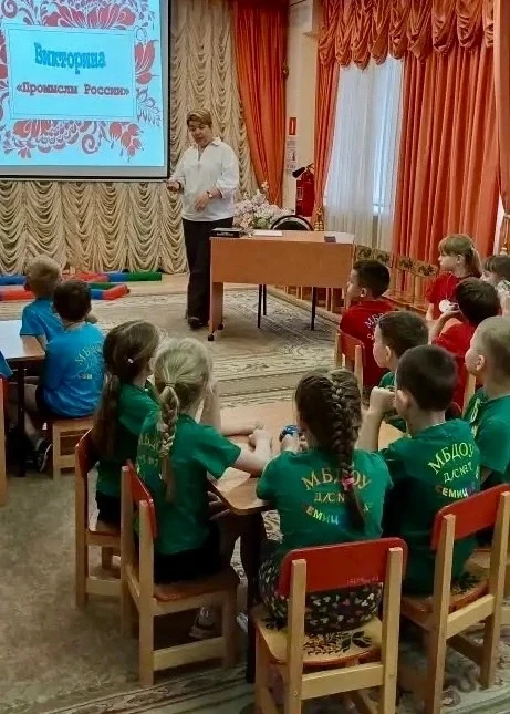 В преддверии Дня России старшие дошкольники «Семицветика» погрузились в удивительный мир народного т