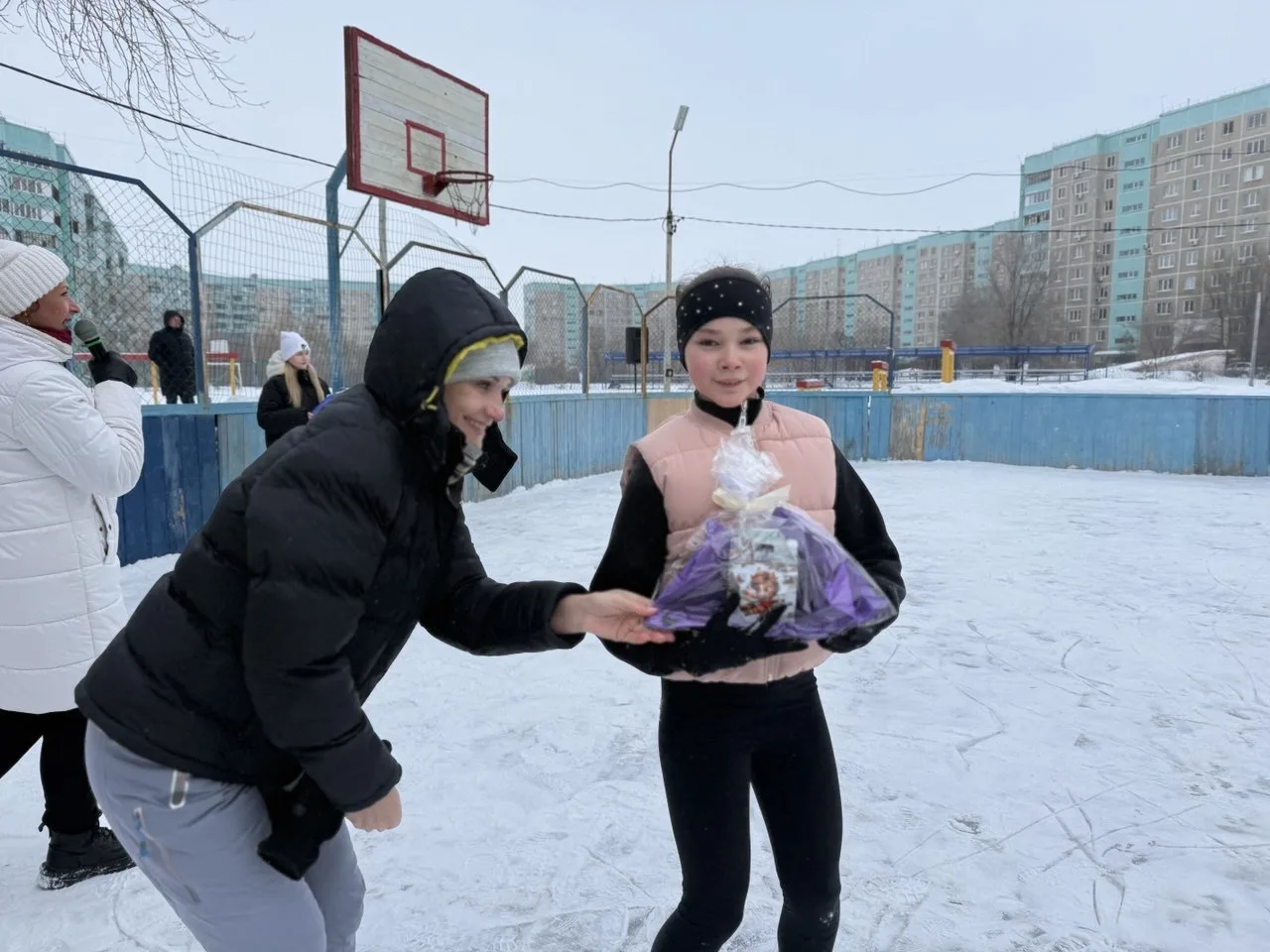 ❄️ Вечер на коньках: лед был горячим! ⛸️🏒  Сегодня каток нашего лицея превратился в настоящую ледову