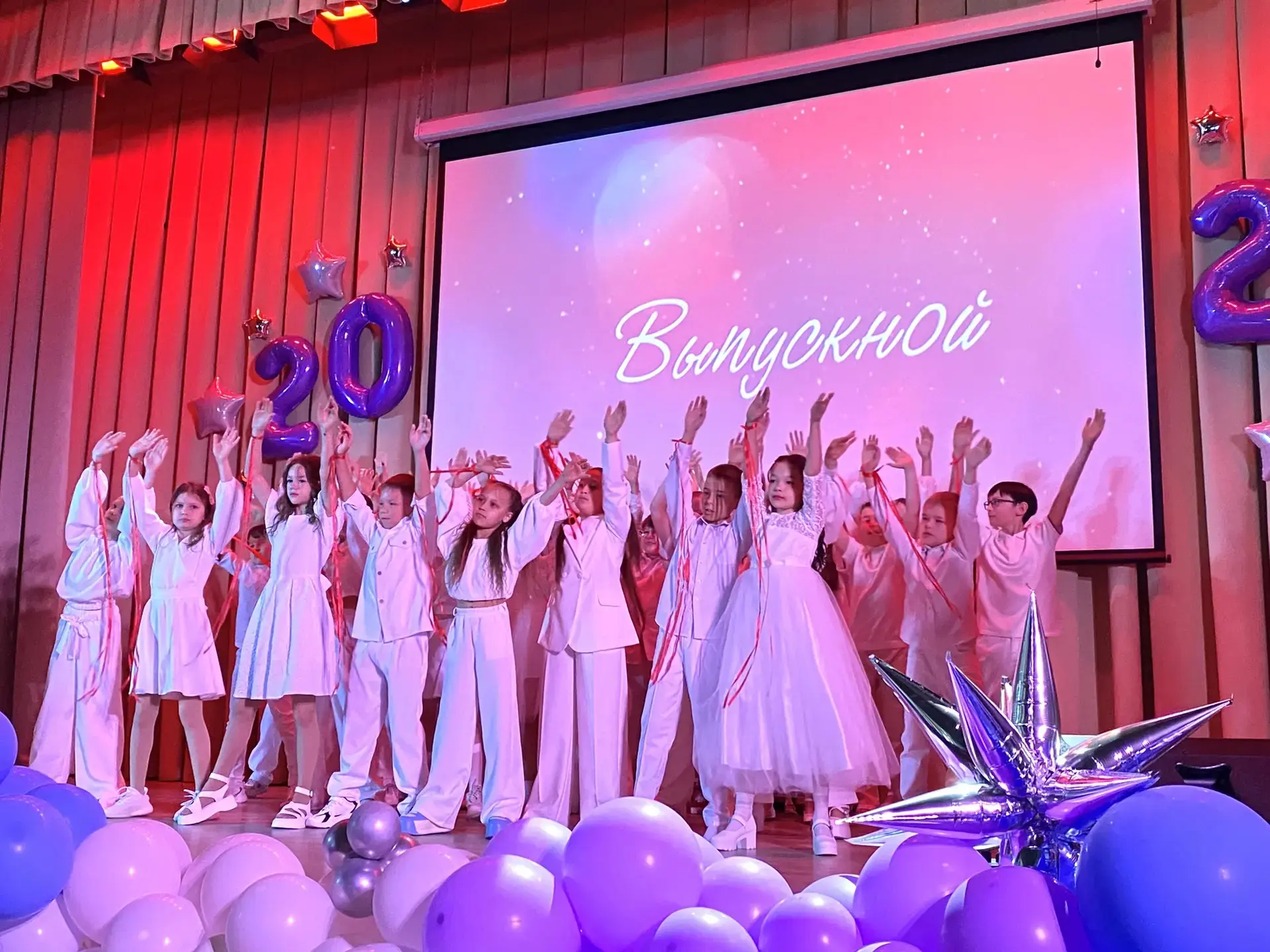🎉 Ура! Мы — пятиклассники? Нет, пока ещё звёзды выпускного! 🎉Сегодня в нашей школе случилось настоящ