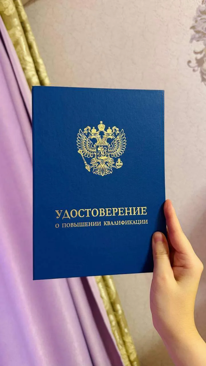 Многие думают что онлайн-курс это просто видеоуроки. 
Без результата, без живого общения, без докуме