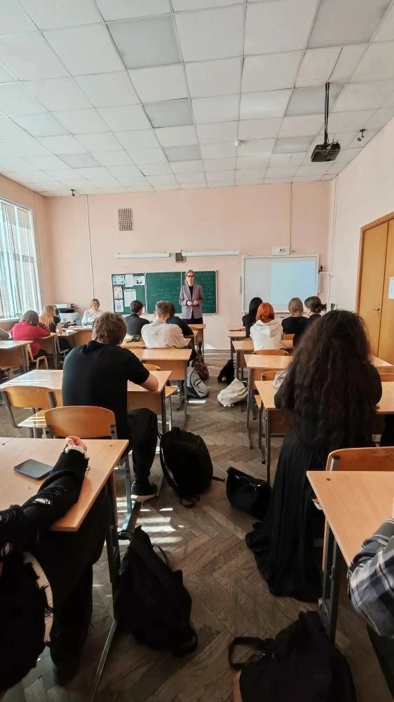 В рамках антинаркотического месячника в 9-х классах прошёл диспут на тему «Правонарушения и преступл