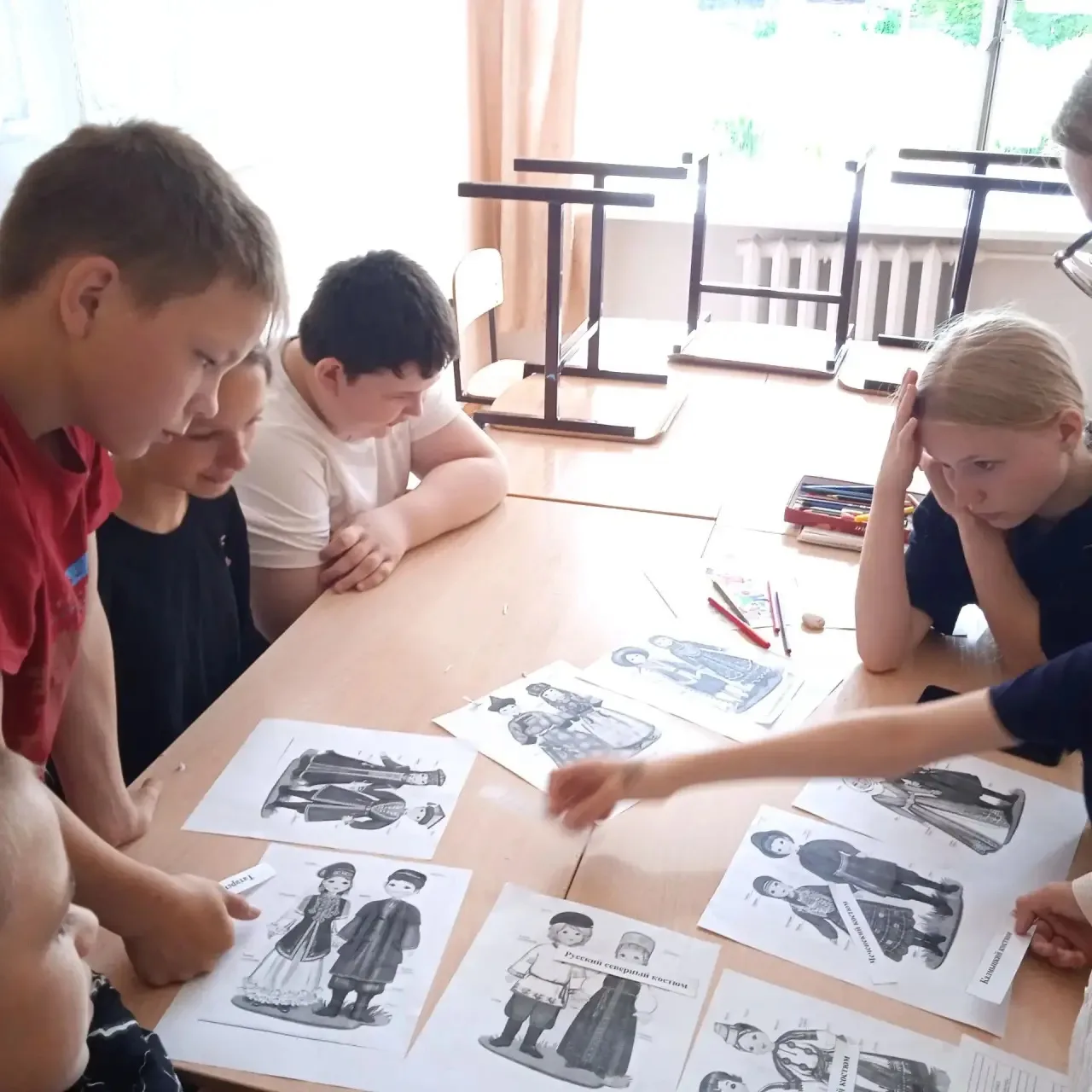 Тринадцатый день в лагере «Радуга» прошел под знаком «Года единства народов России». Ребят ждала зах
