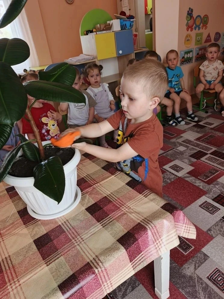И не будет красоты,
И не будет доброты,
Если только я и ты-
Если мы сорвём цветы.

С 12 по 15 мая в 