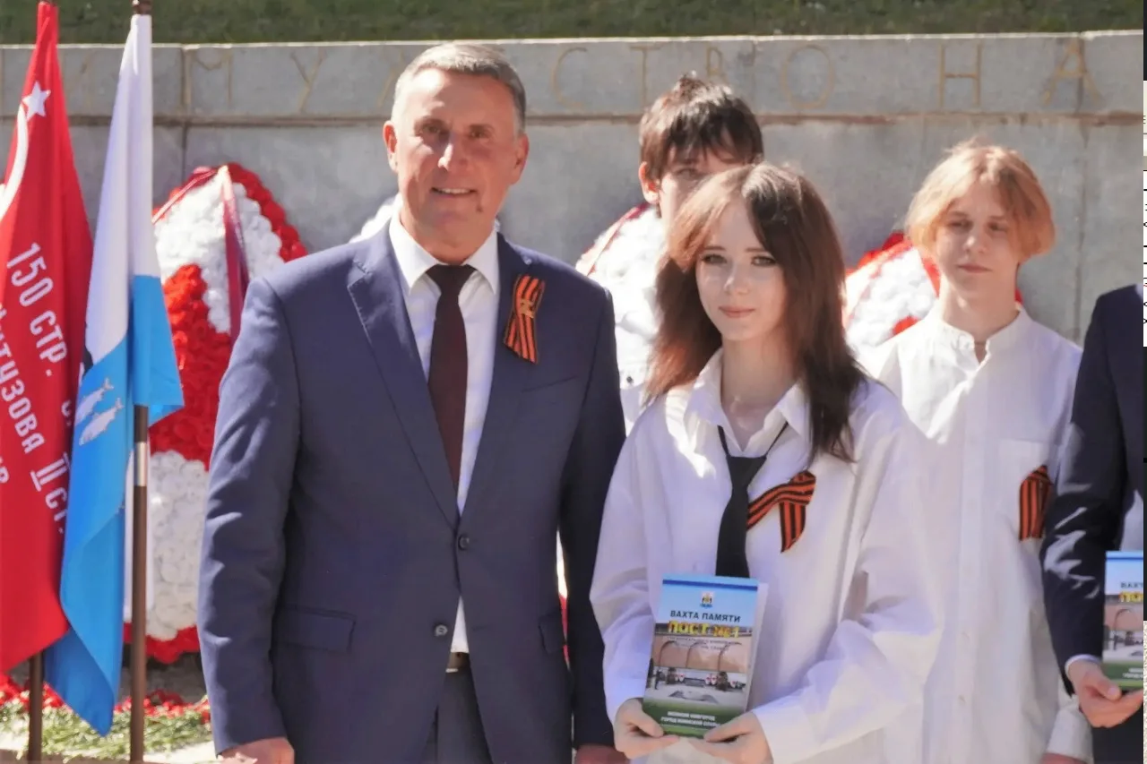 ⭐ Старшеклассники #Родной36 в торжественной обстановке получили свидетельства участников Вахты Памят